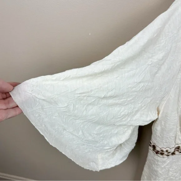 Karen Kane Cream V Neck Floral Crinkle Flare Sleeve Top Size 2X - Picture 7 of 10